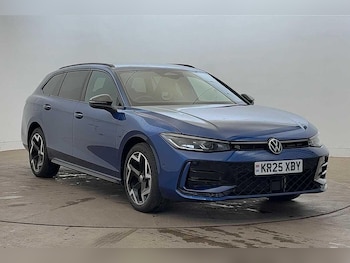 Used Volkswagen Passat 2025 for sale - 76896066: Photo