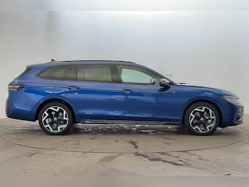 Used Volkswagen Passat 2025 for sale - 76896066: Photo