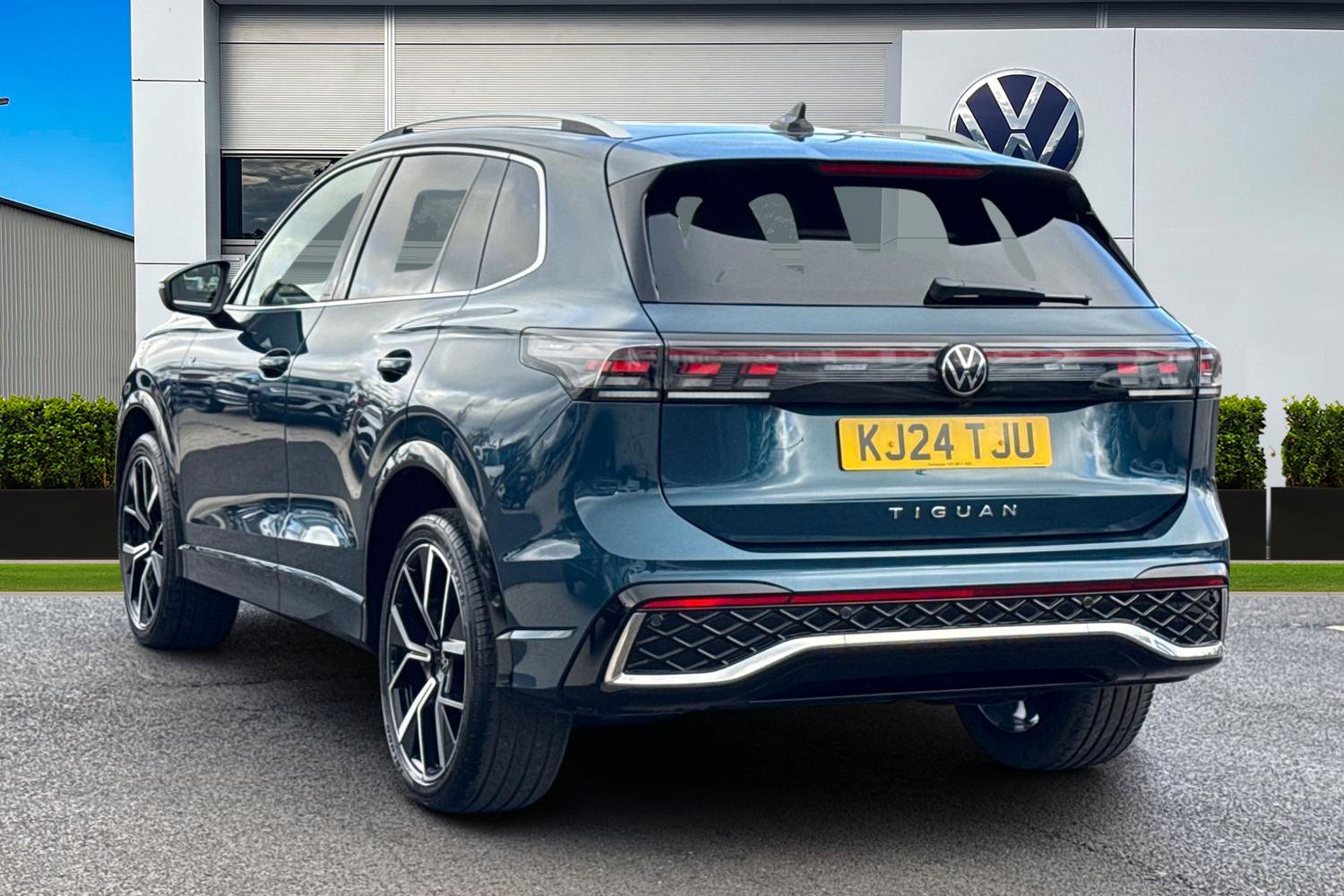 Used Volkswagen Tiguan 2024 for sale - 77048406: Photo 2