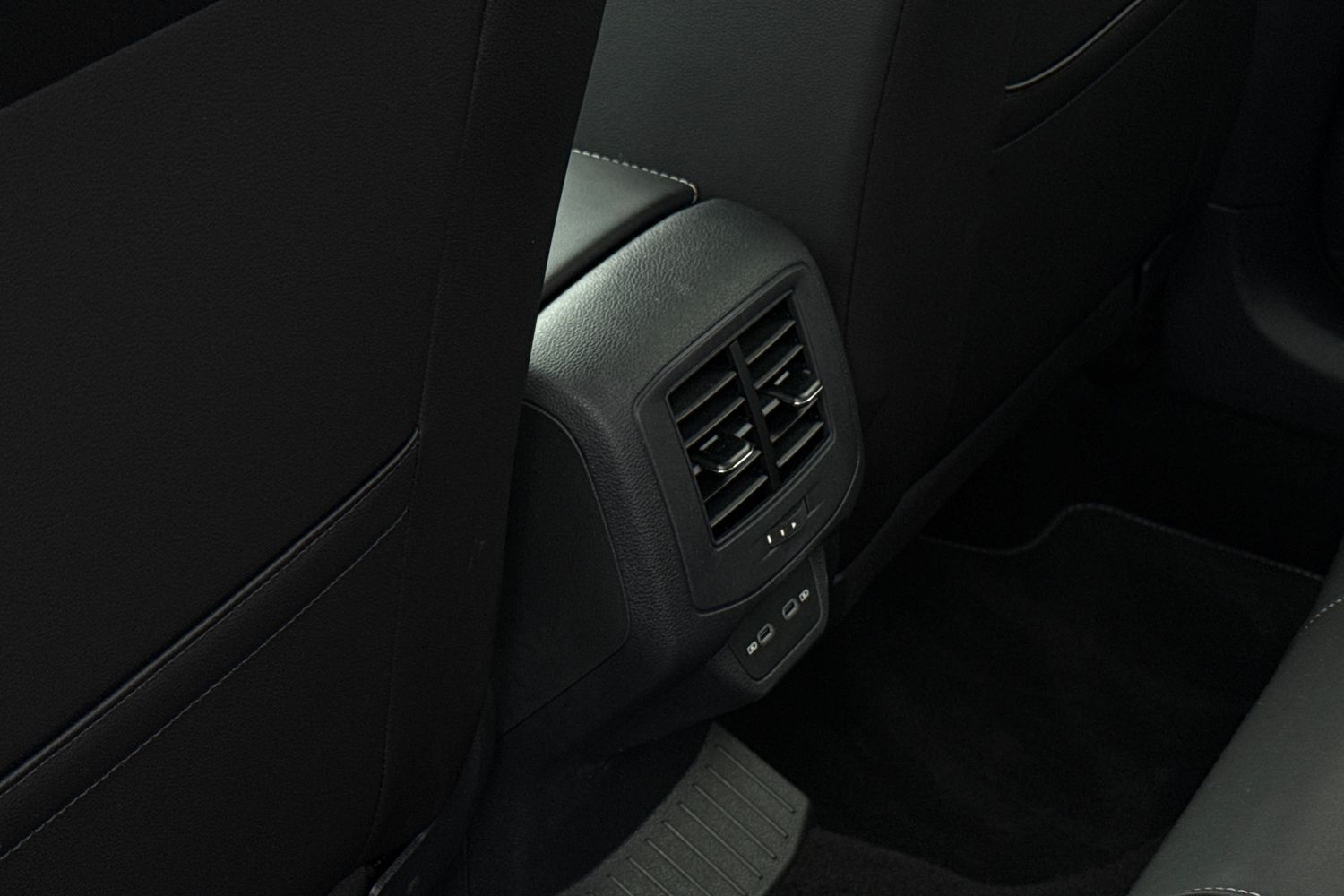 Used Volkswagen T-Roc 2025 for sale - 77368382: Photo 32