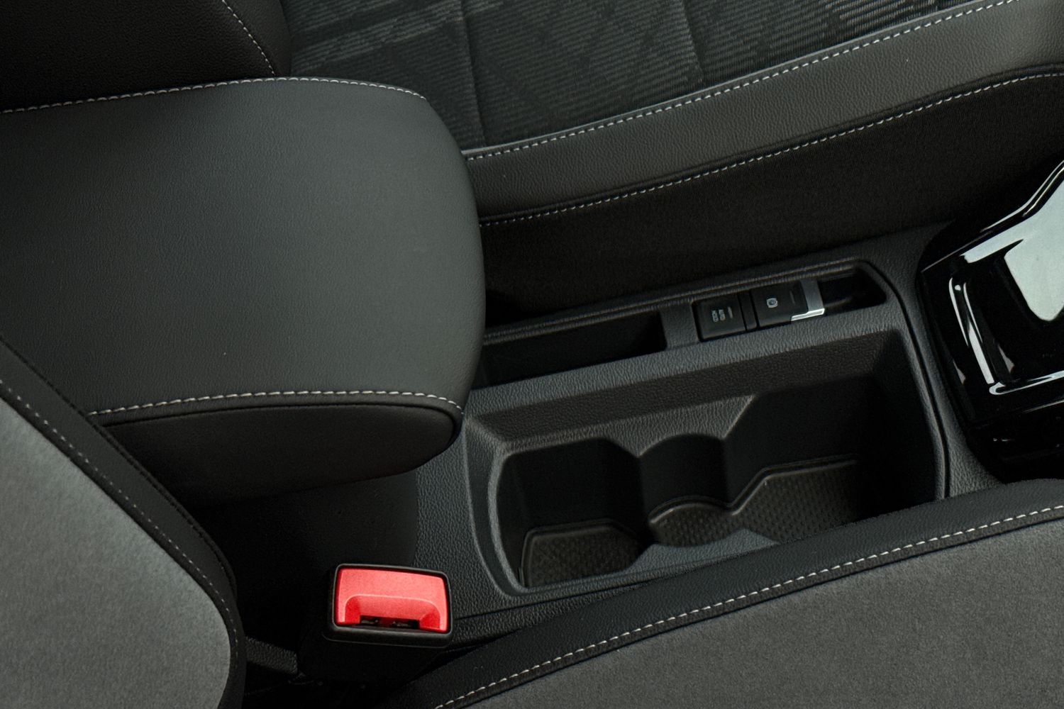 Used Volkswagen T-Roc 2025 for sale - 77368382: Photo 35