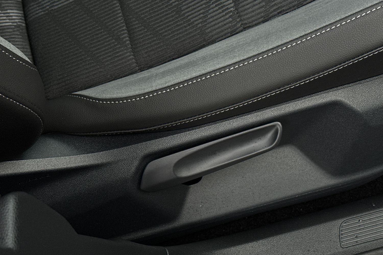 Used Volkswagen T-Roc 2025 for sale - 77368382: Photo 37