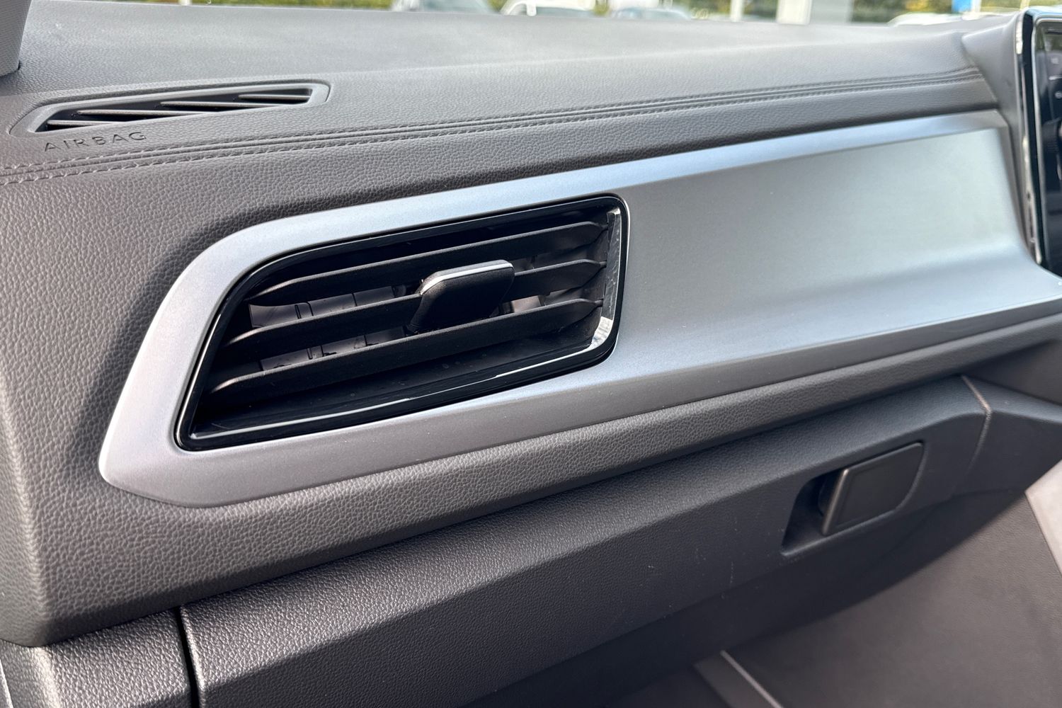 Used Volkswagen T-Roc 2024 for sale - 75970574: Photo 33