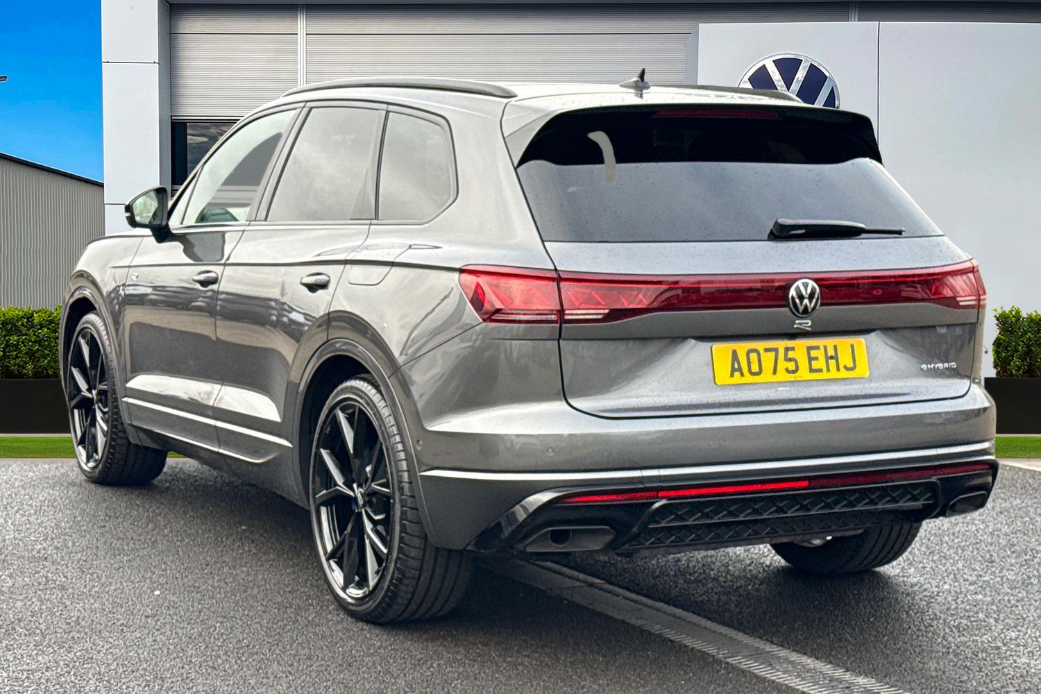 Used Volkswagen Touareg 2025 for sale - 77282141: Photo 2