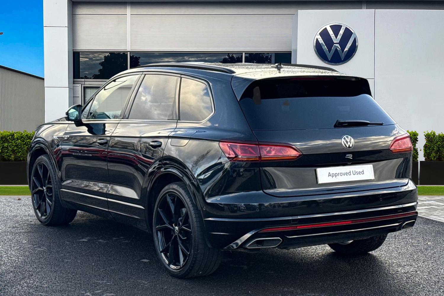 Used Volkswagen Touareg 2023 for sale - 76902612: Photo 2