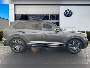 Used Volkswagen Touareg 2024 for sale - 77382792: Photo