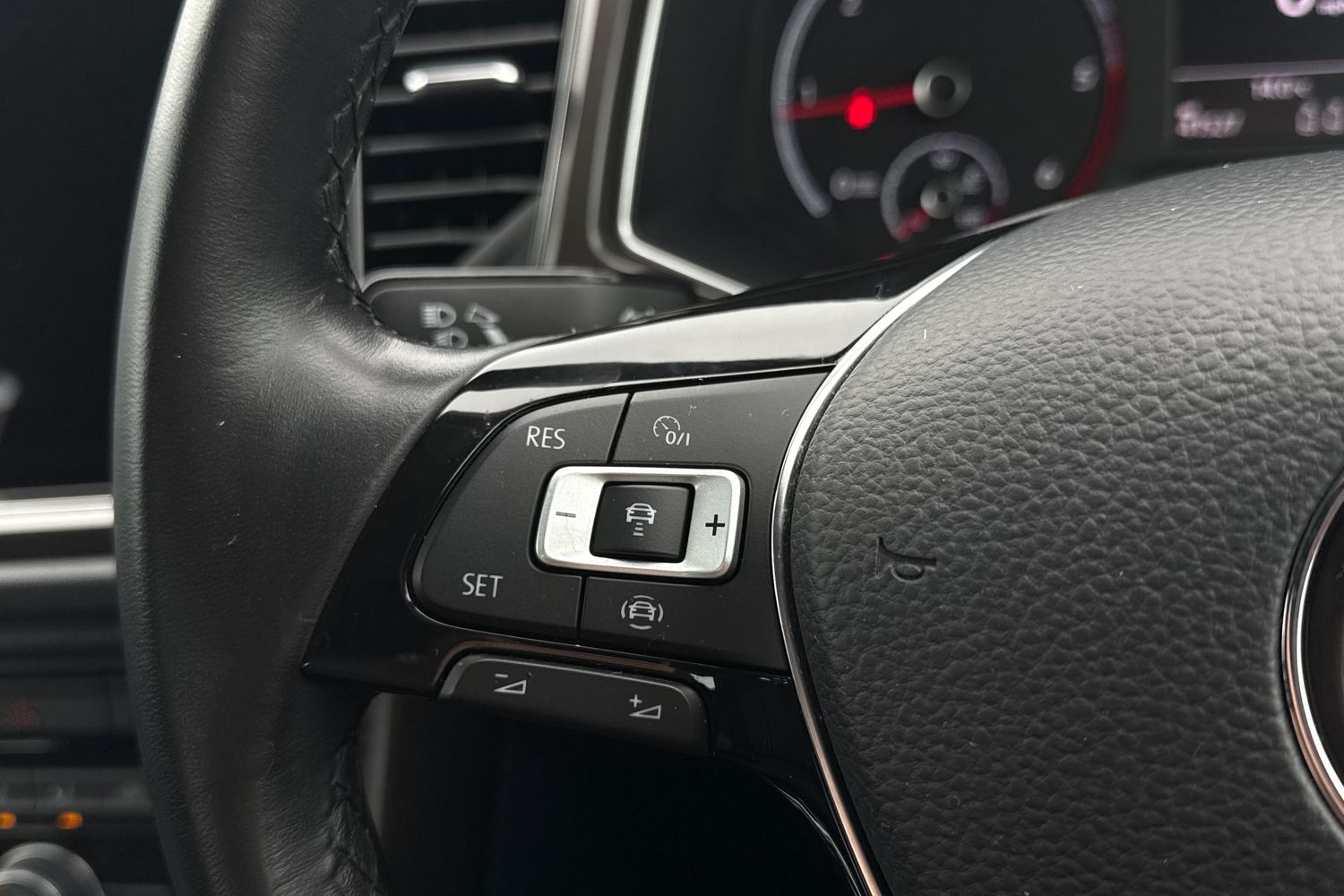 Used Volkswagen T-Roc 2019 for sale - 76564722: Photo 32