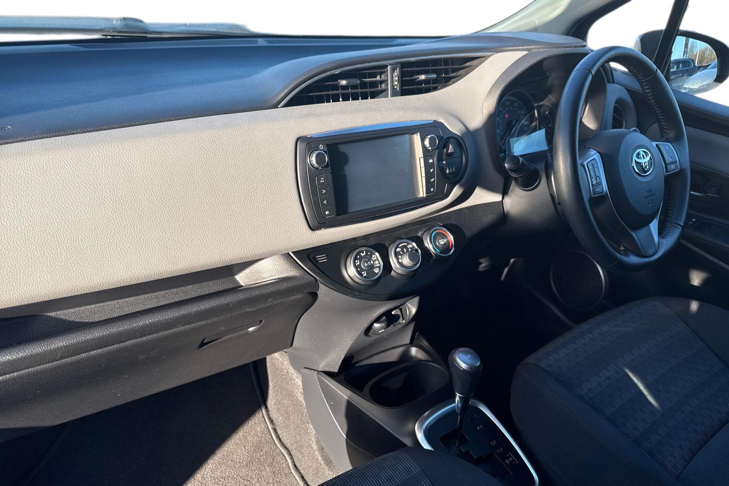 Used Toyota Yaris 2017 for sale - 76705473: Photo 15