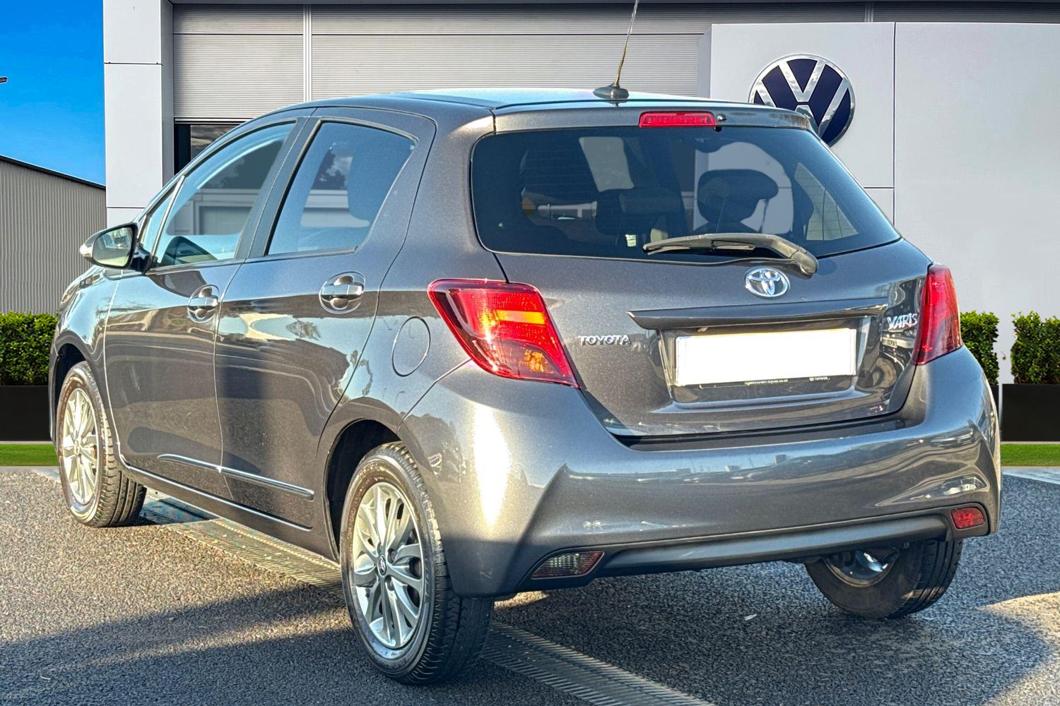 Used Toyota Yaris 2017 for sale - 76705473: Photo 2