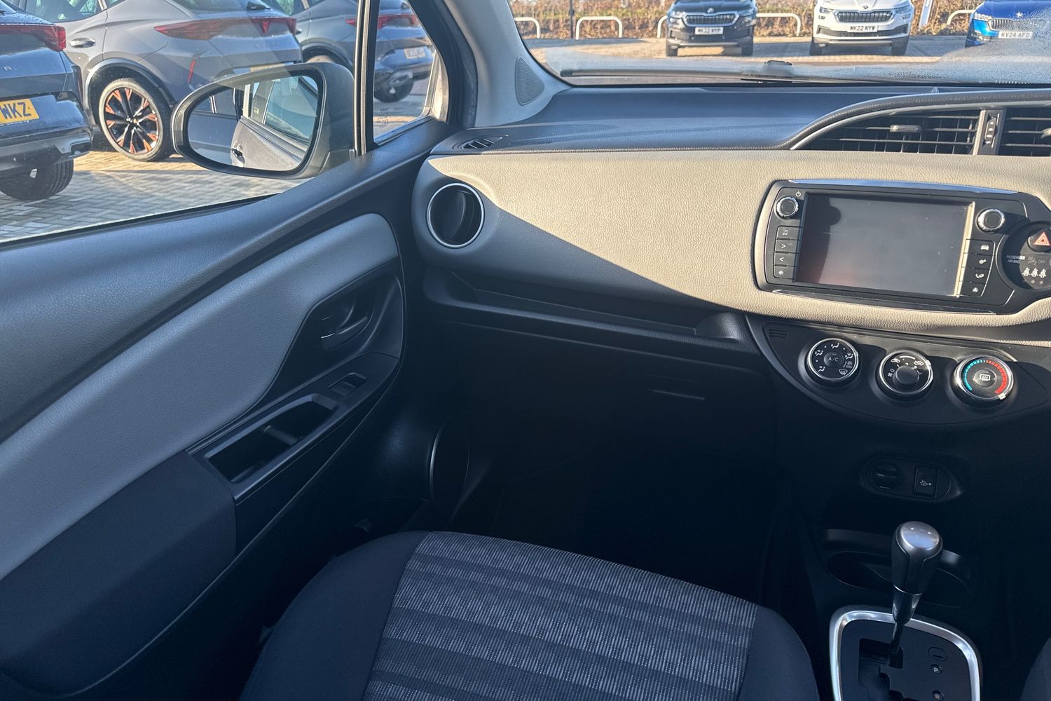 Used Toyota Yaris 2017 for sale - 76705473: Photo 20