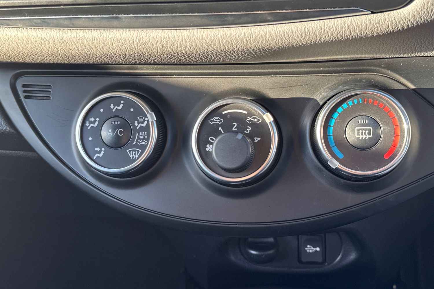 Used Toyota Yaris 2017 for sale - 76705473: Photo 22