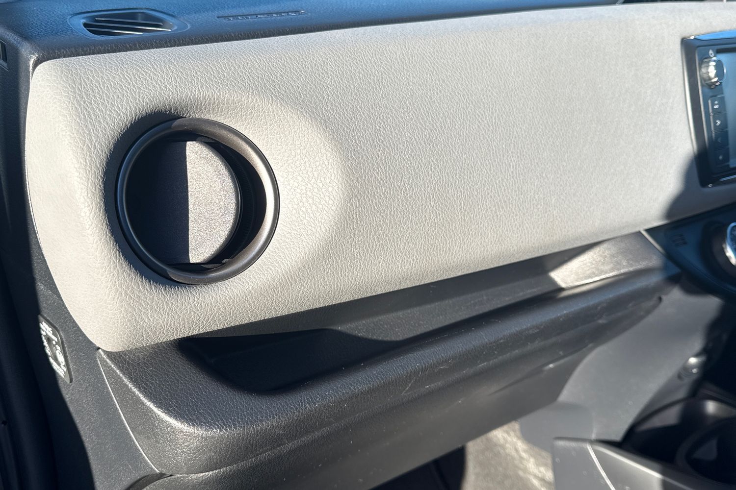 Used Toyota Yaris 2017 for sale - 76705473: Photo 26