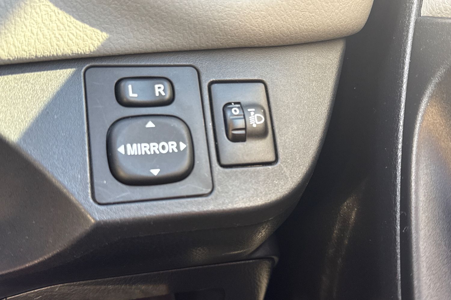 Used Toyota Yaris 2017 for sale - 76705473: Photo 29