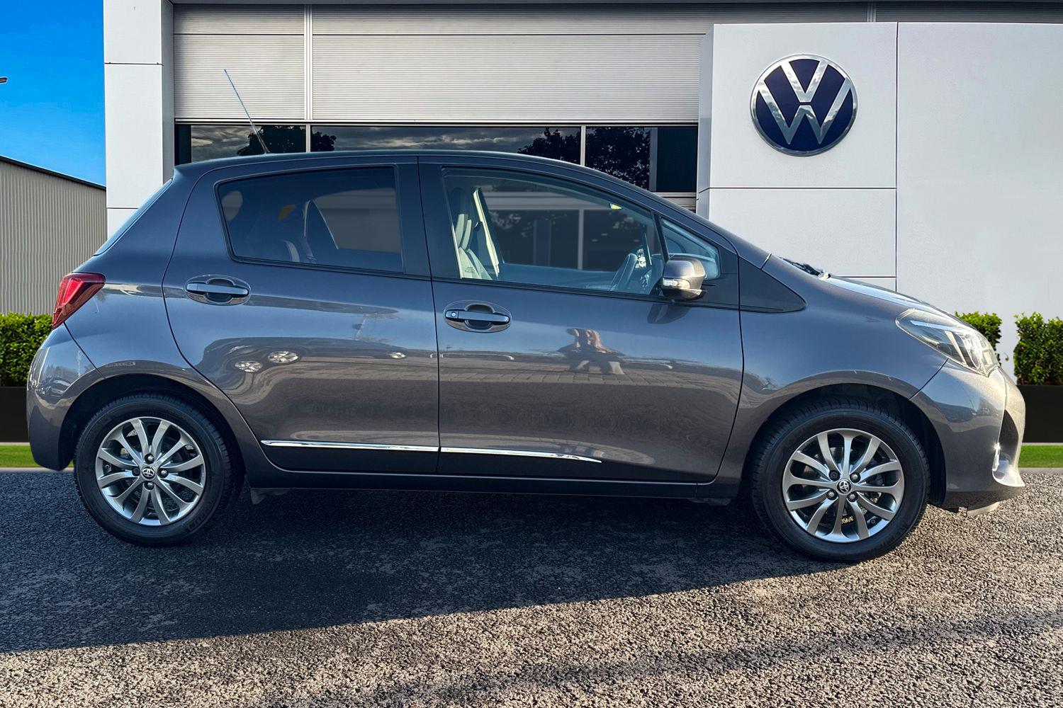 Used Toyota Yaris 2017 for sale - 76705473: Photo 3