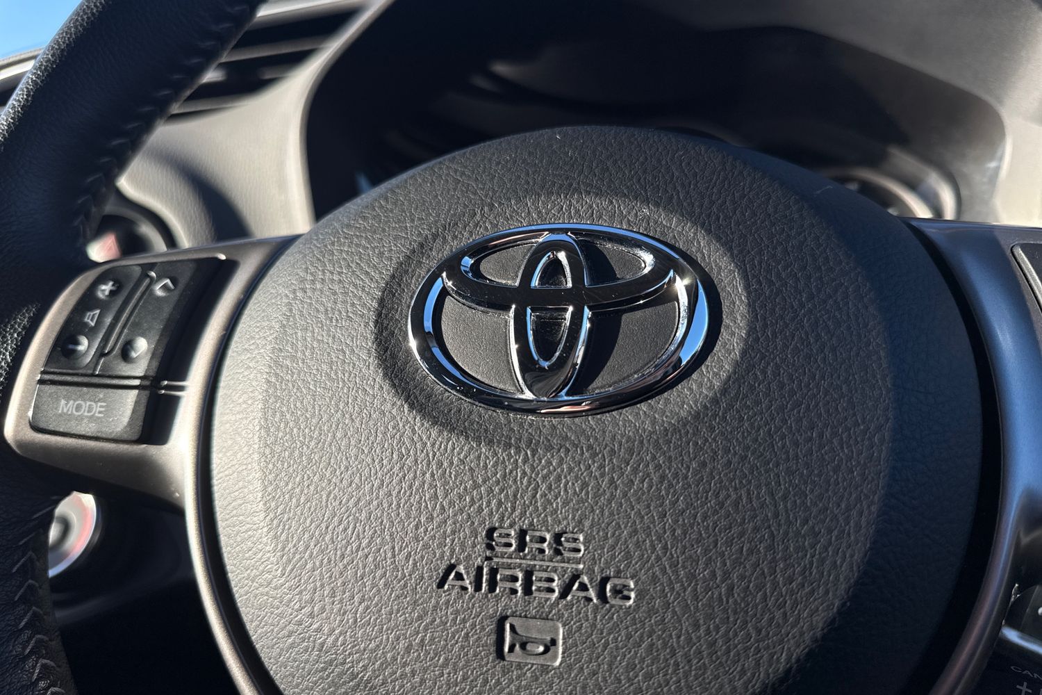 Used Toyota Yaris 2017 for sale - 76705473: Photo 36