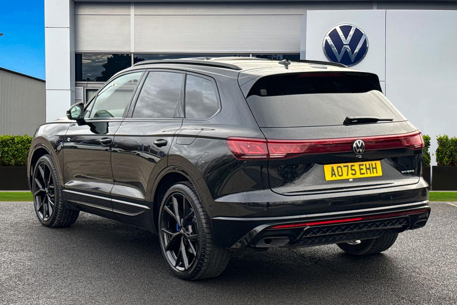 Used Volkswagen Touareg 2025 for sale - 77282110: Photo 2