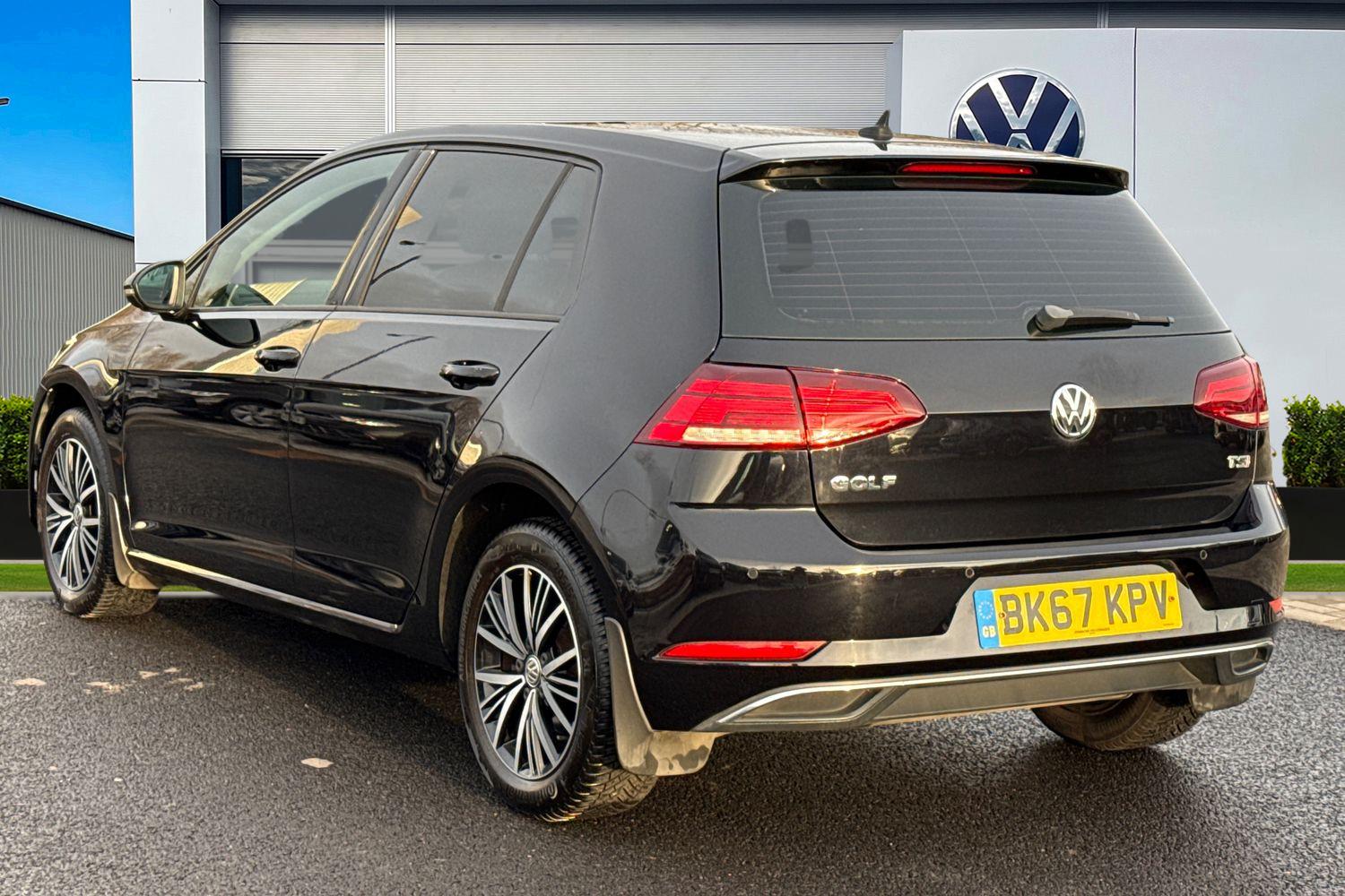 Used Volkswagen Golf 2017 for sale - 77348314: Photo 2