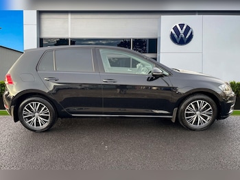 Used Volkswagen Golf 2017 for sale - 77348314: Photo