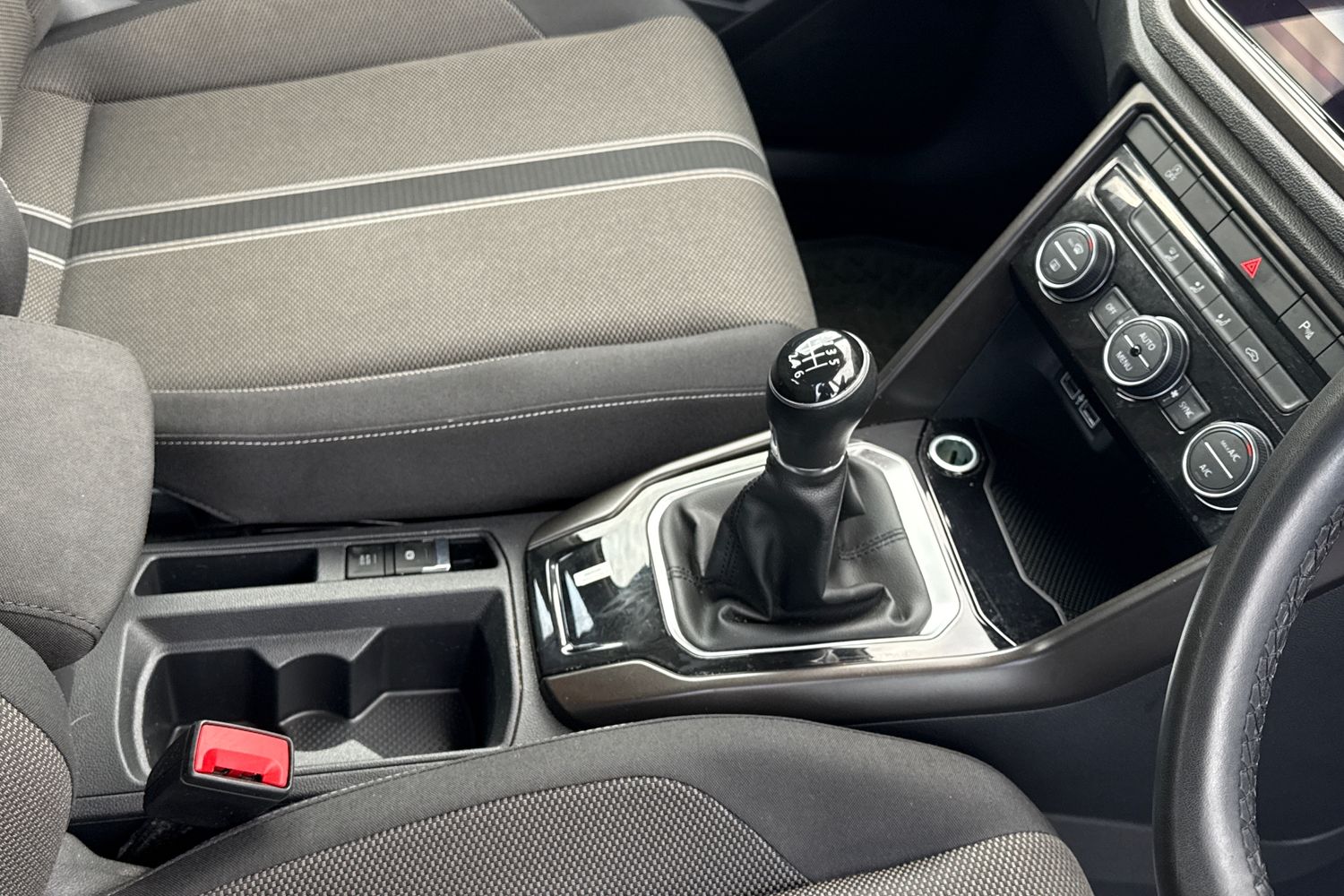 Used Volkswagen T-Roc 2019 for sale - 76876037: Photo 23