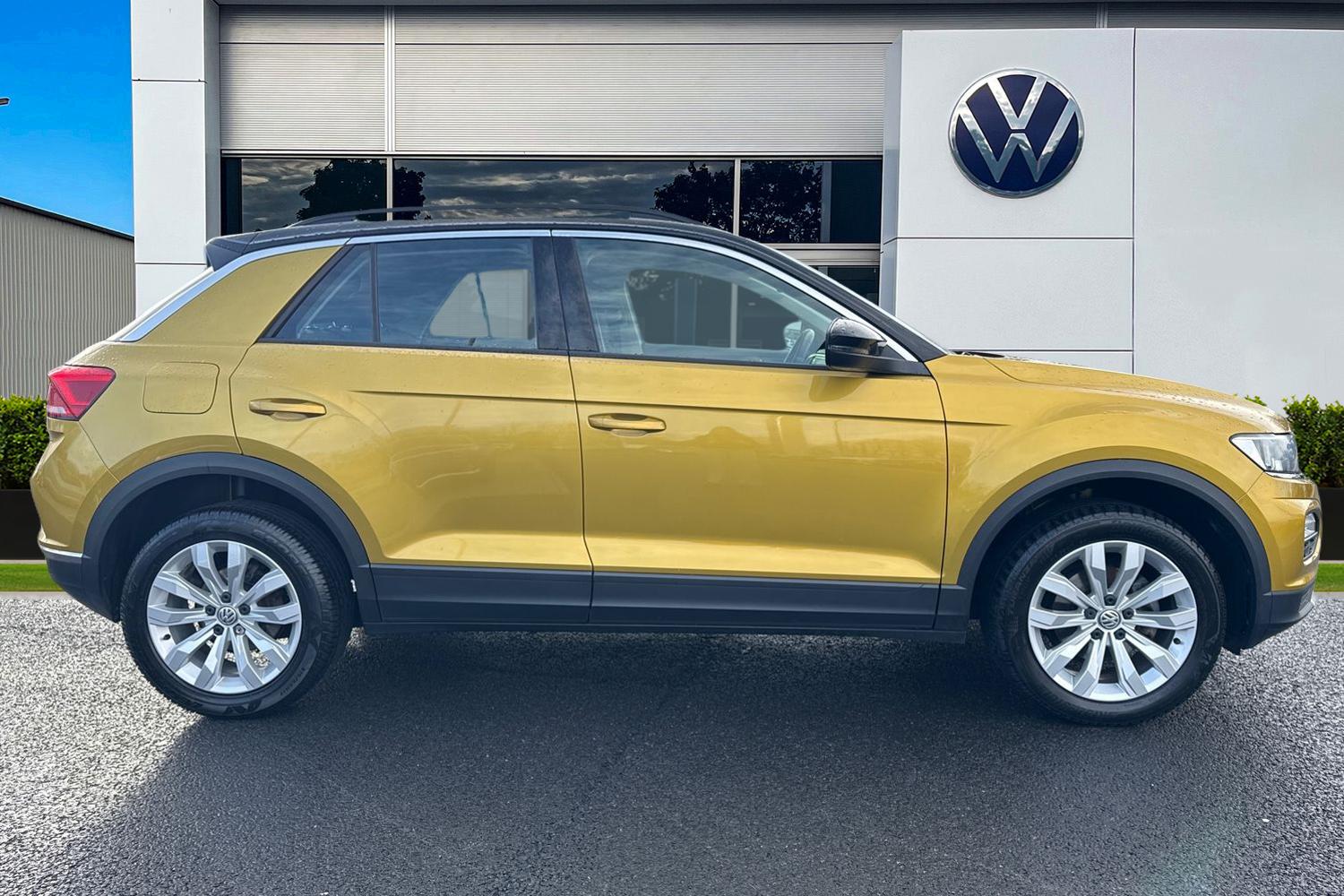 Used Volkswagen T-Roc 2019 for sale - 76876037: Photo 3