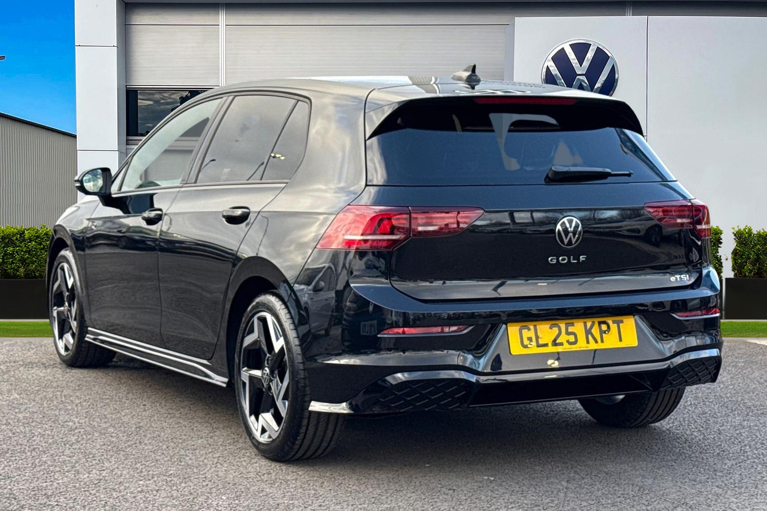 Used Volkswagen Golf 2025 for sale - 77834936: Photo 2