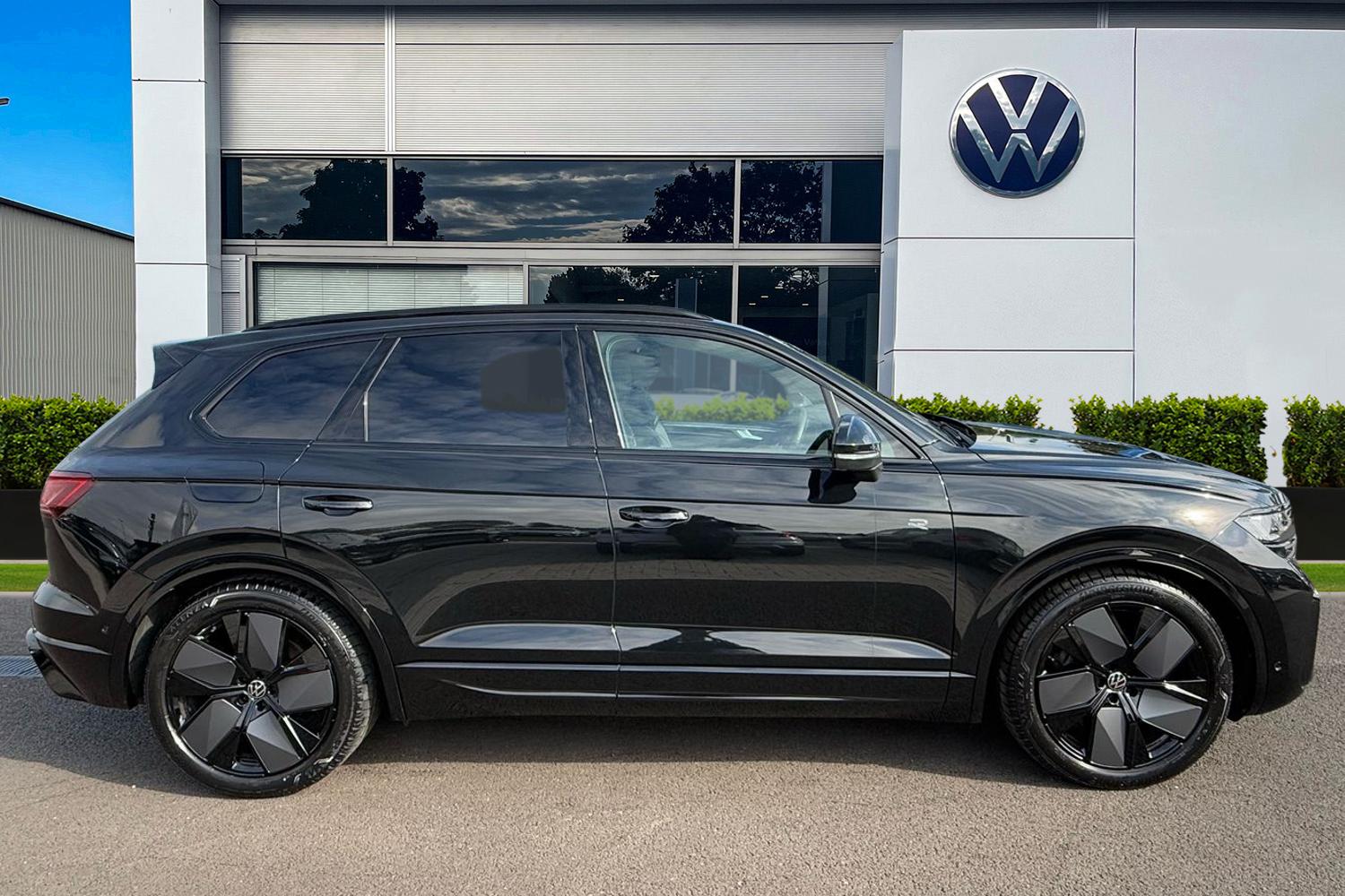 Used Volkswagen Touareg 2024 for sale - 76017584: Photo 3
