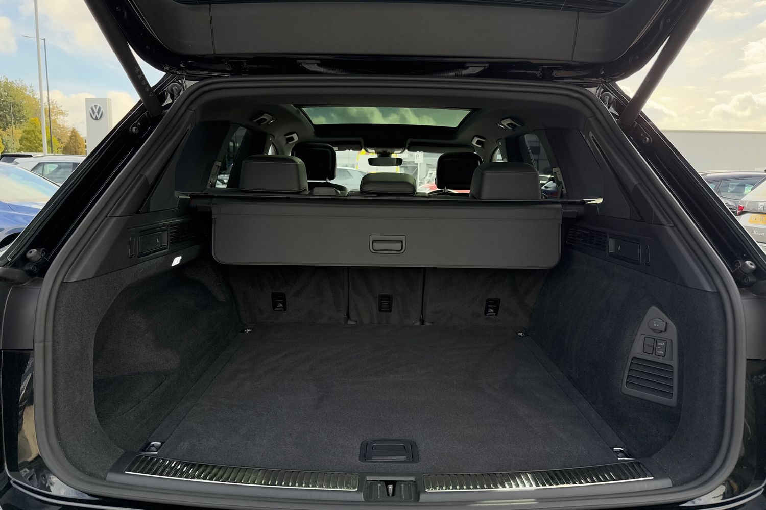 Used Volkswagen Touareg 2024 for sale - 76017584: Photo 7