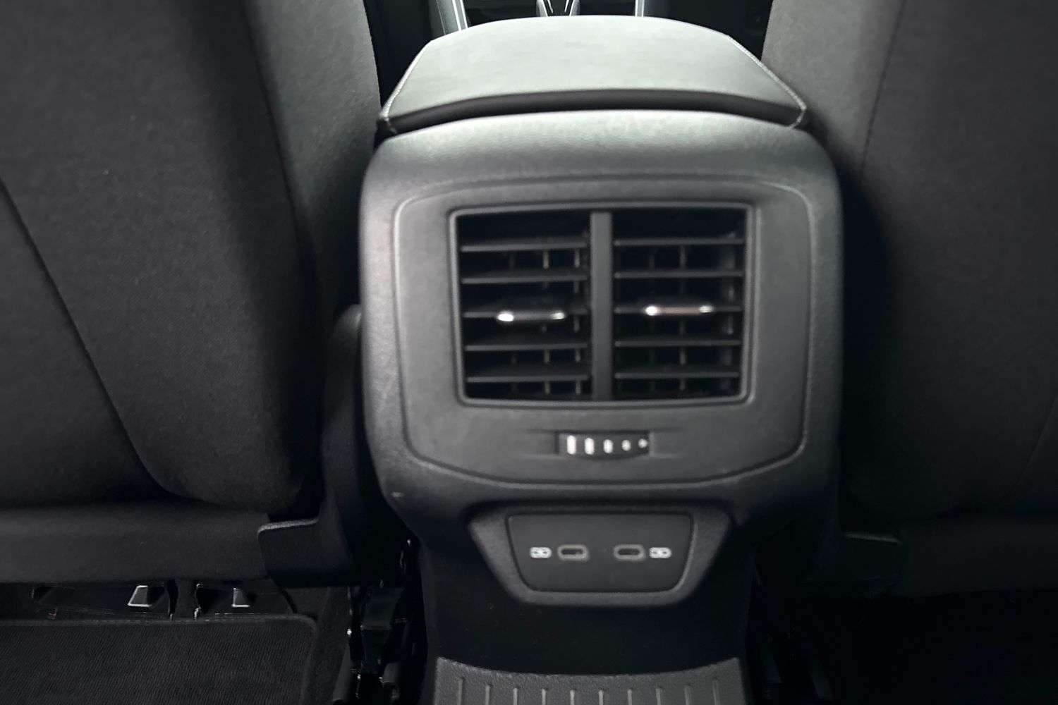 Used Volkswagen T-Roc 2024 for sale - 76665193: Photo 29