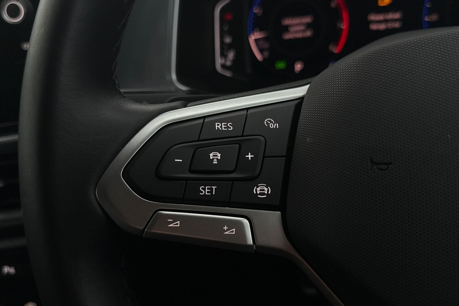 Used Volkswagen T-Roc 2024 for sale - 76665193: Photo 31