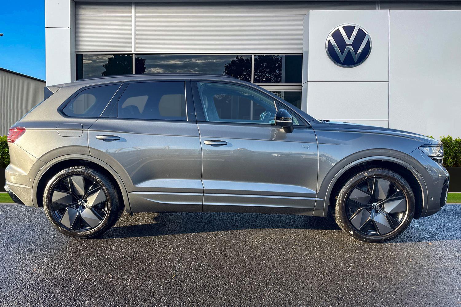 Used Volkswagen Touareg 2025 for sale - 76692270: Photo 3