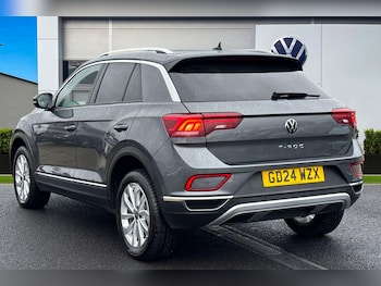 Used Volkswagen T-Roc 2024 for sale - 77334400: Photo
