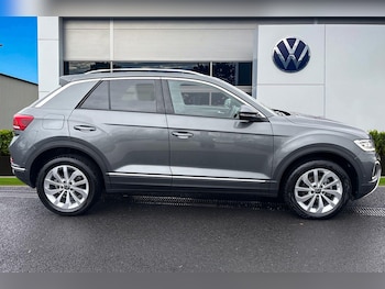 Used Volkswagen T-Roc 2024 for sale - 77334400: Photo