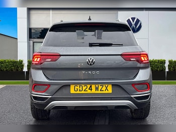Used Volkswagen T-Roc 2024 for sale - 77334400: Photo