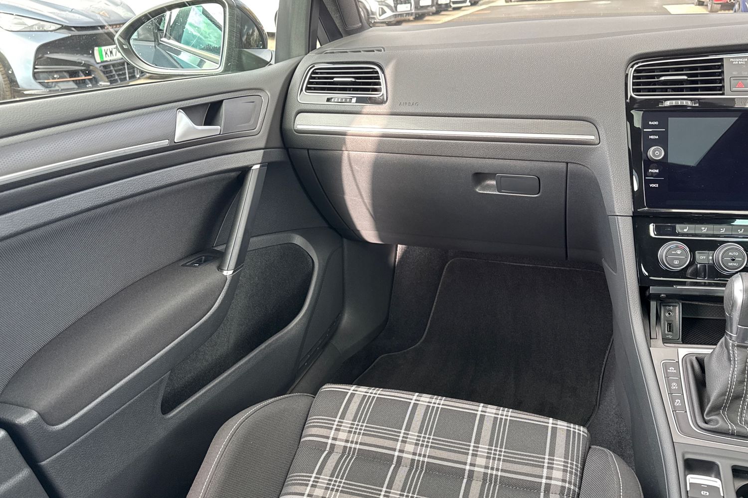 Used Volkswagen Golf 2018 for sale - 76330816: Photo 20
