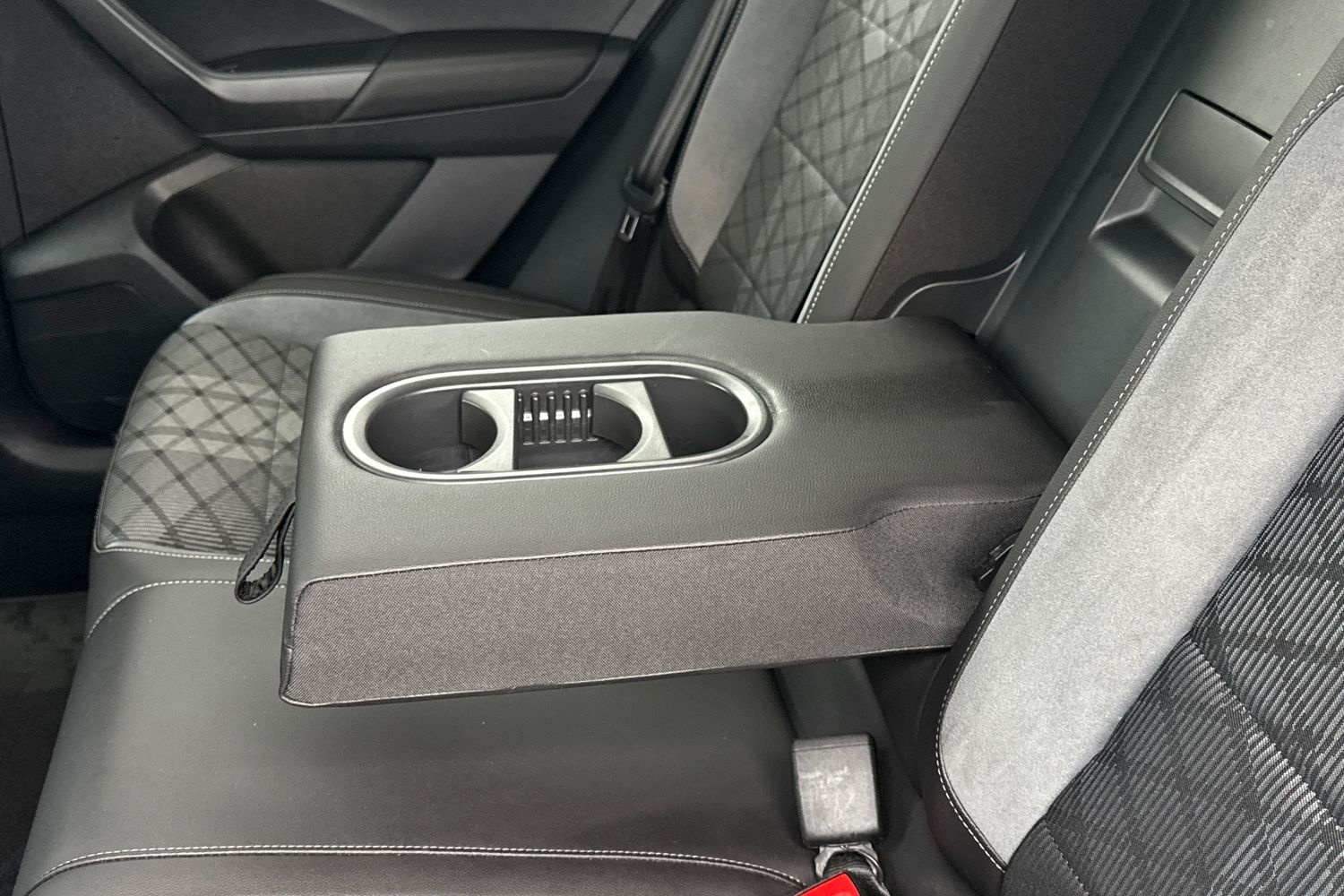 Used Volkswagen T-Roc 2024 for sale - 77500805: Photo 30