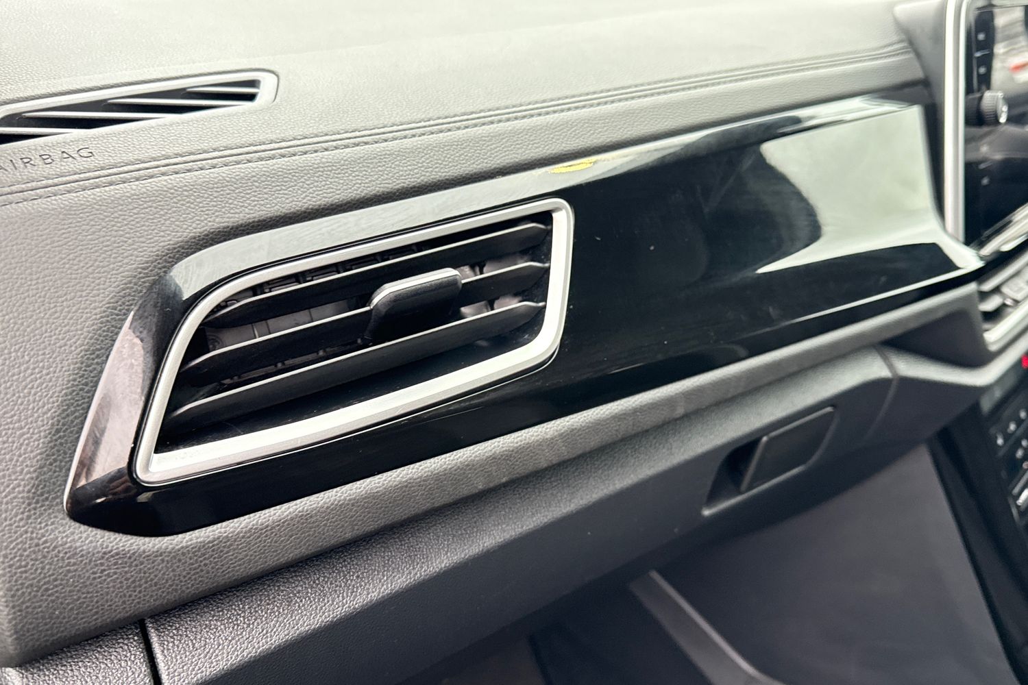 Used Volkswagen T-Roc 2024 for sale - 77500805: Photo 32