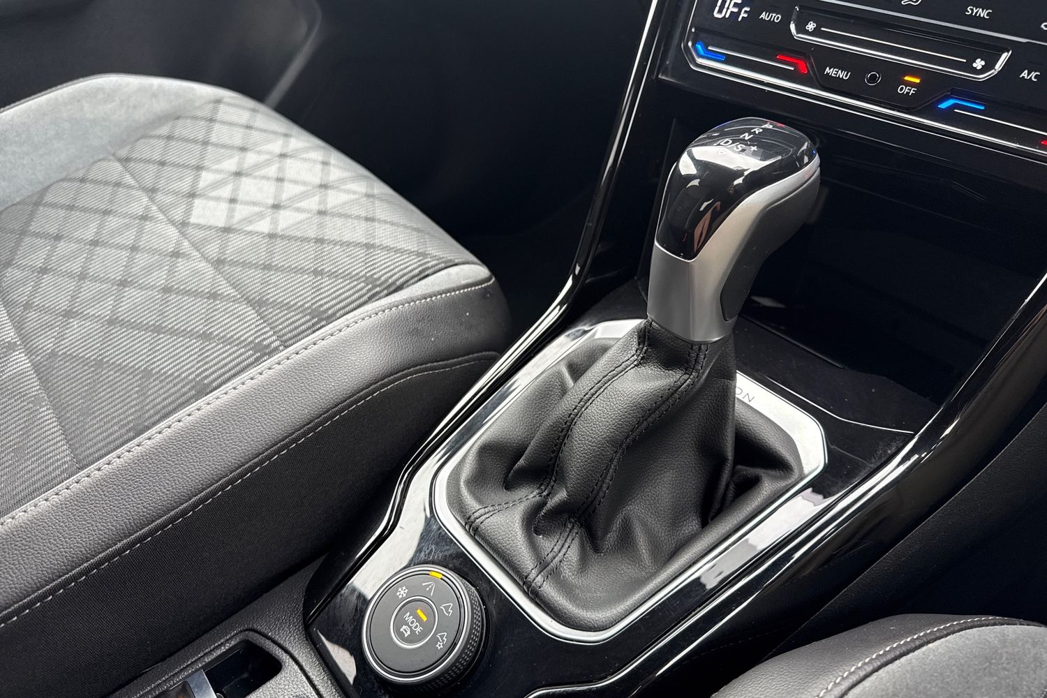 Used Volkswagen T-Roc 2024 for sale - 77500805: Photo 40