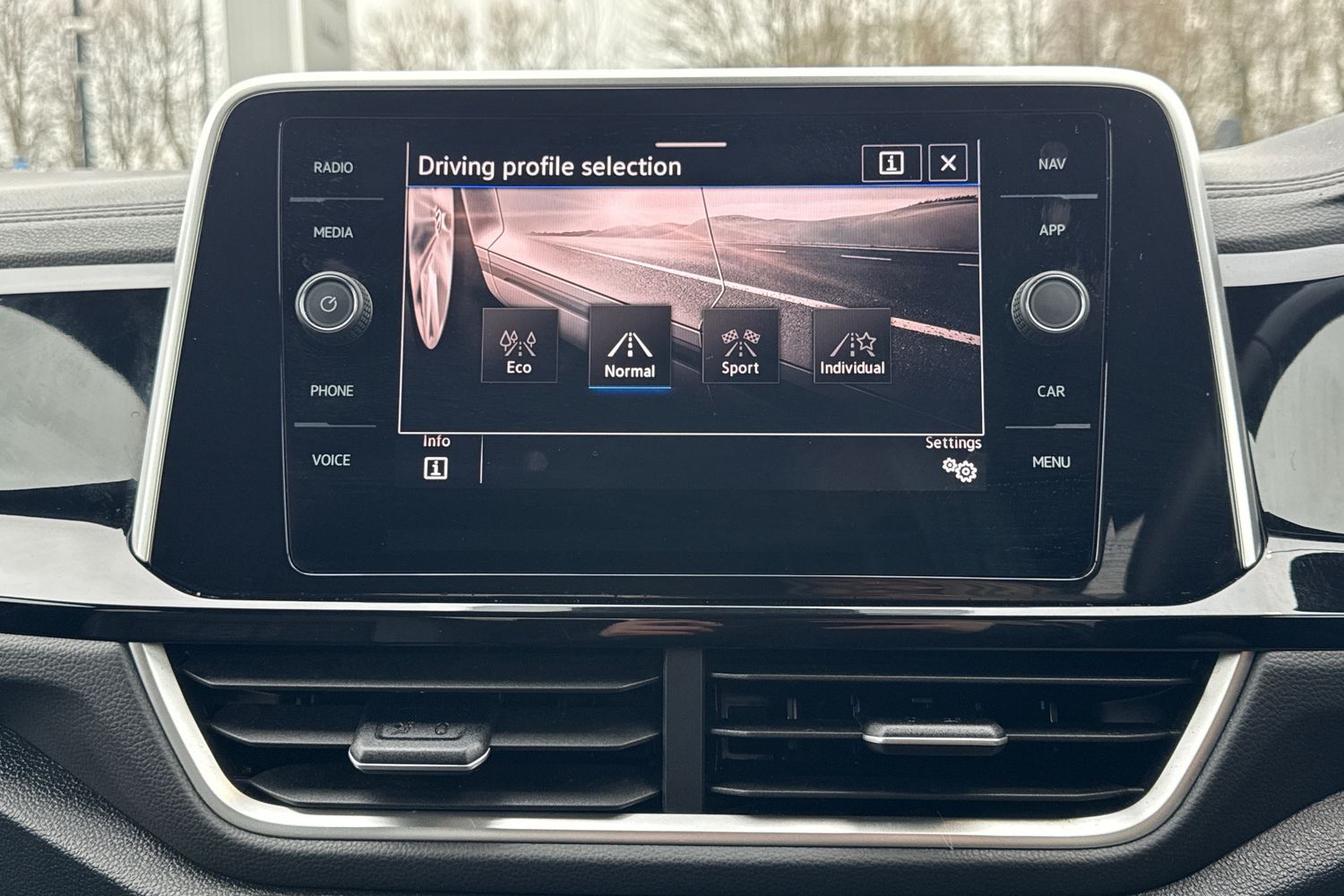 Used Volkswagen T-Roc 2024 for sale - 77500805: Photo 44