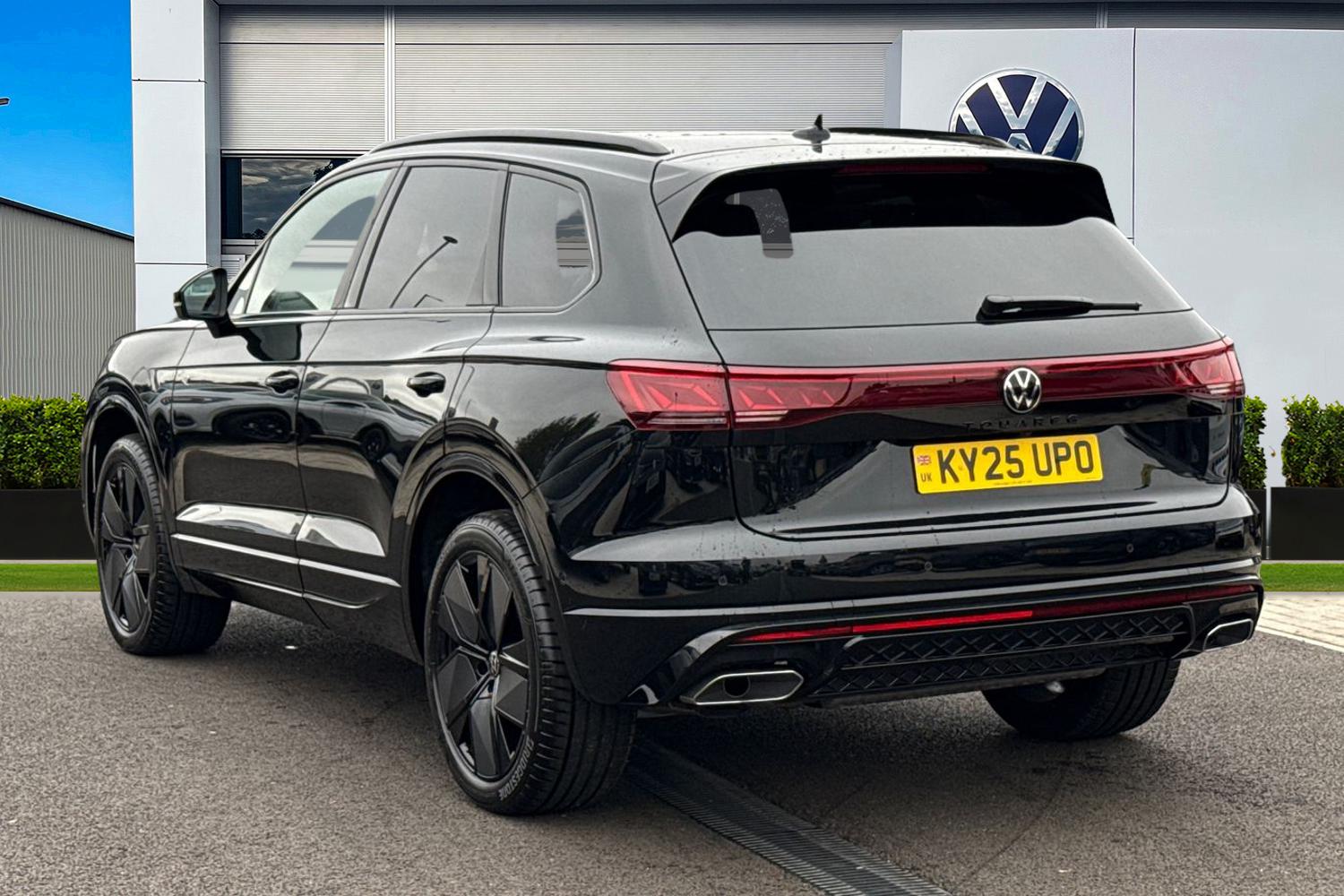 Used Volkswagen Touareg 2025 for sale - 76047298: Photo 2