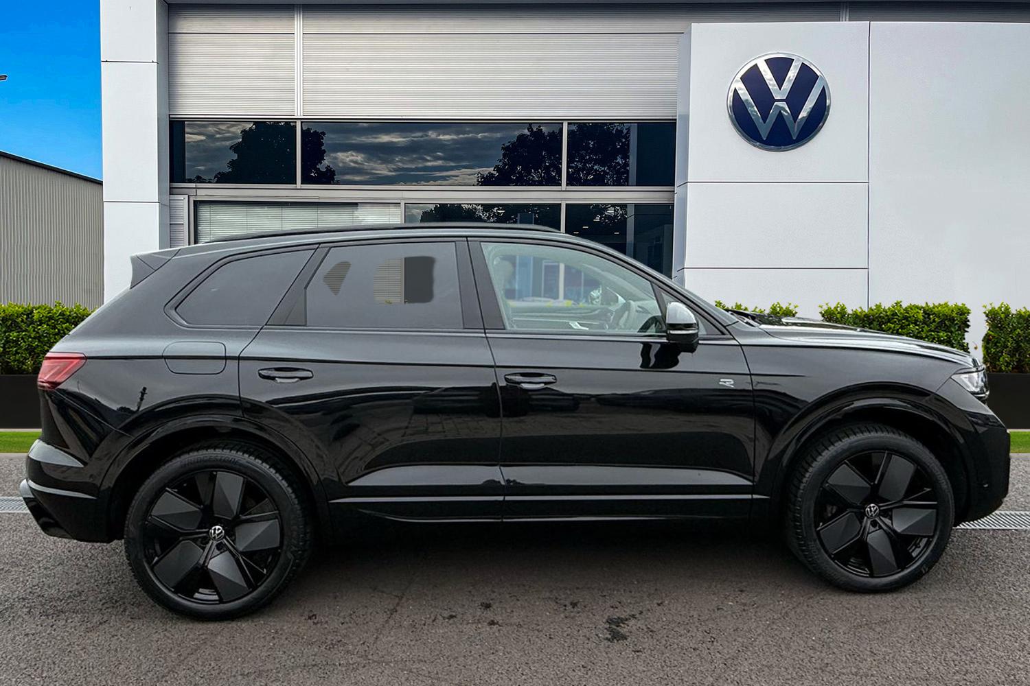 Used Volkswagen Touareg 2025 for sale - 76047298: Photo 3