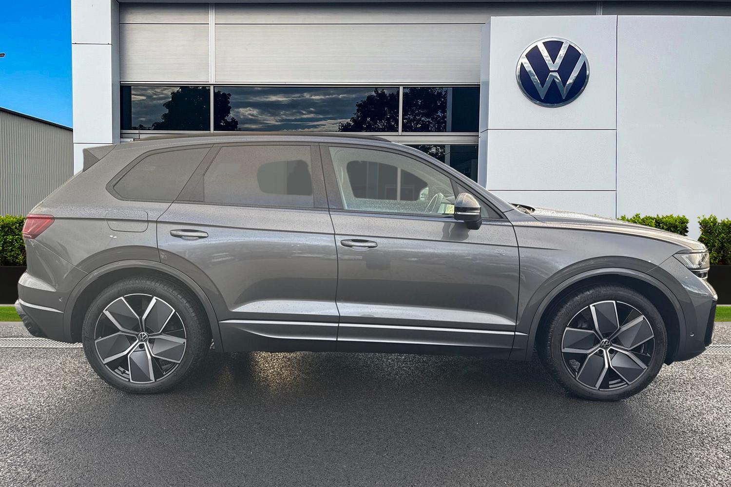 Used Volkswagen Touareg 2024 for sale - 77199492: Photo 3