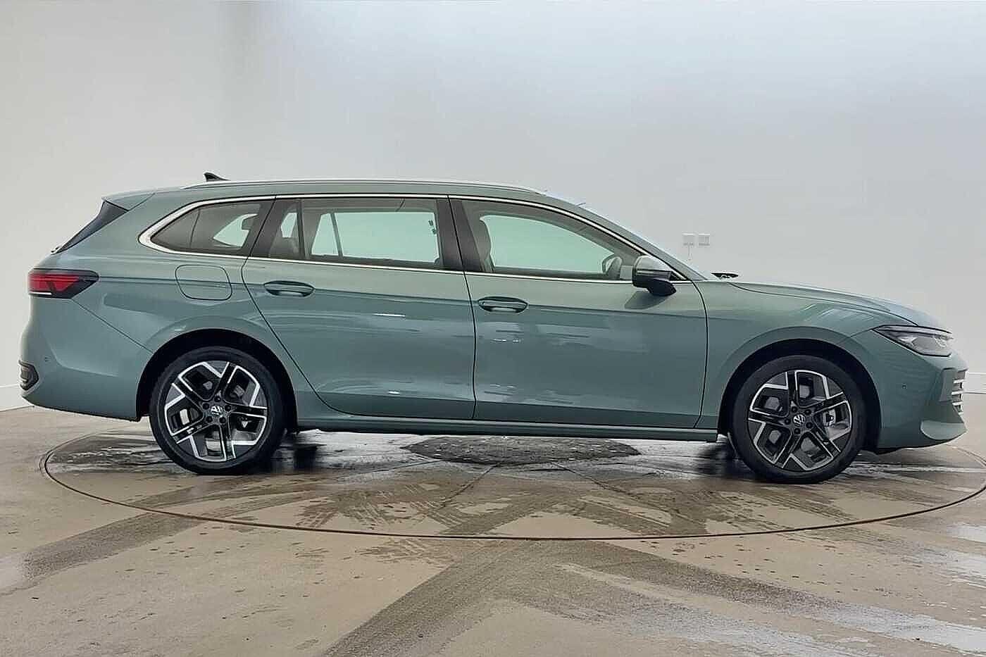 Used Volkswagen Passat 2025 for sale - 77152610: Photo 4