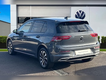 Used Volkswagen Golf 2022 for sale - 76207110: Photo 2