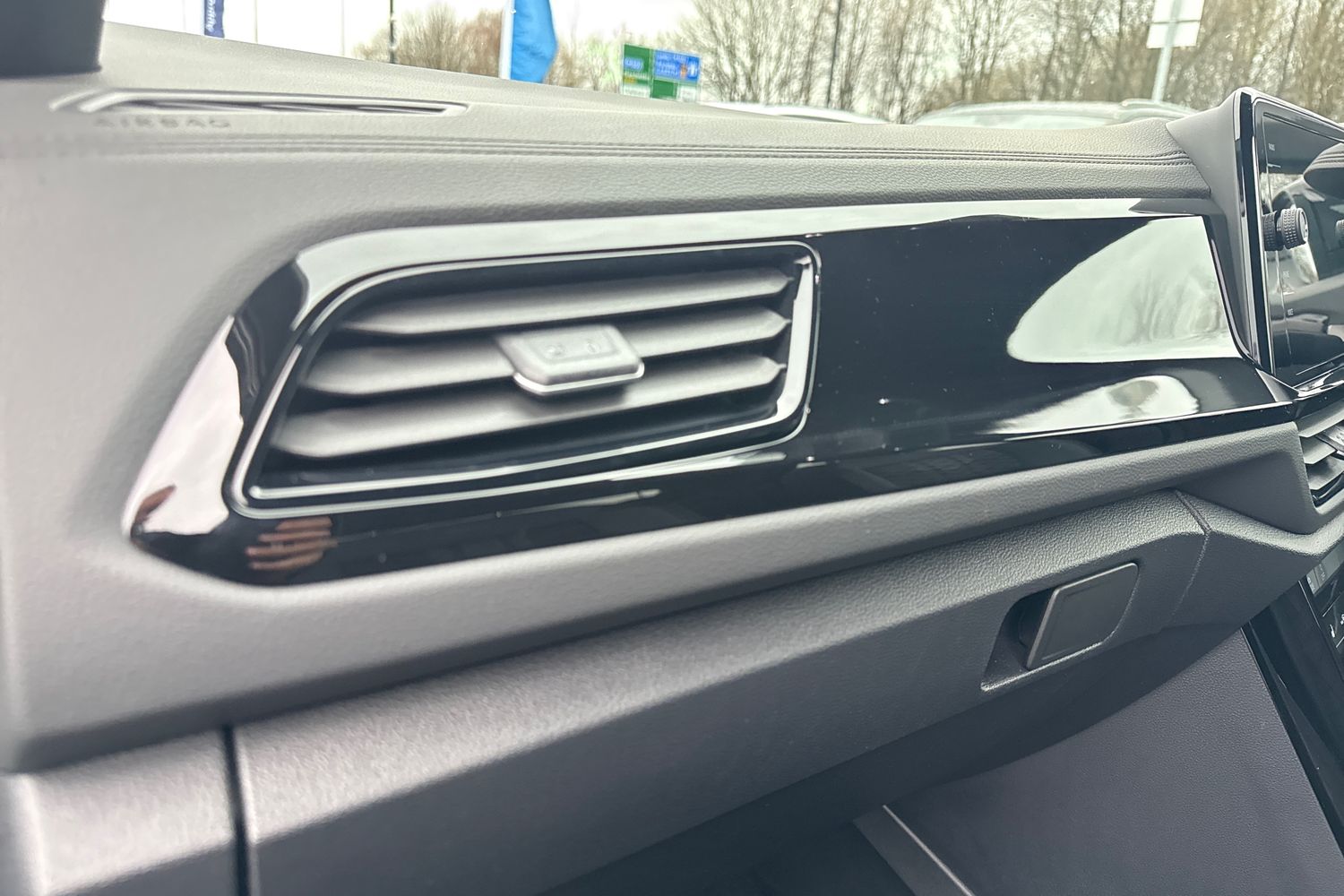 Used Volkswagen T-Roc 2025 for sale - 76979181: Photo 30