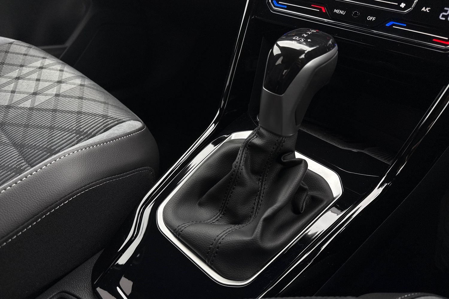 Used Volkswagen T-Roc 2025 for sale - 76979181: Photo 41