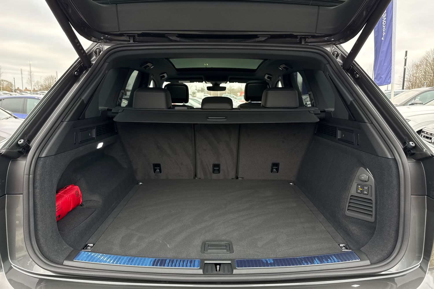 Used Volkswagen Touareg 2025 for sale - 77068786: Photo 7