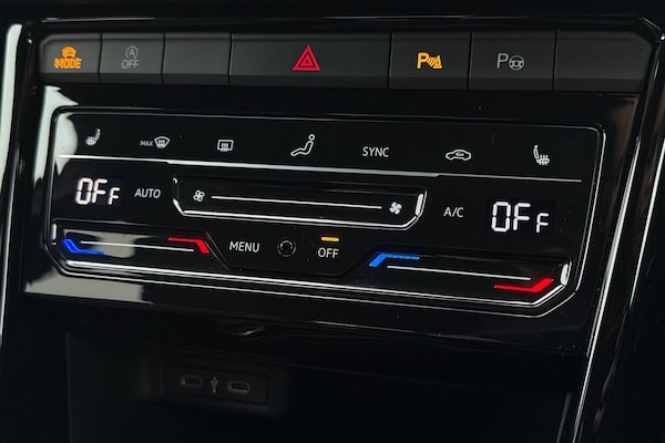 Used Volkswagen T-Roc 2023 for sale - 76220163: Photo 22