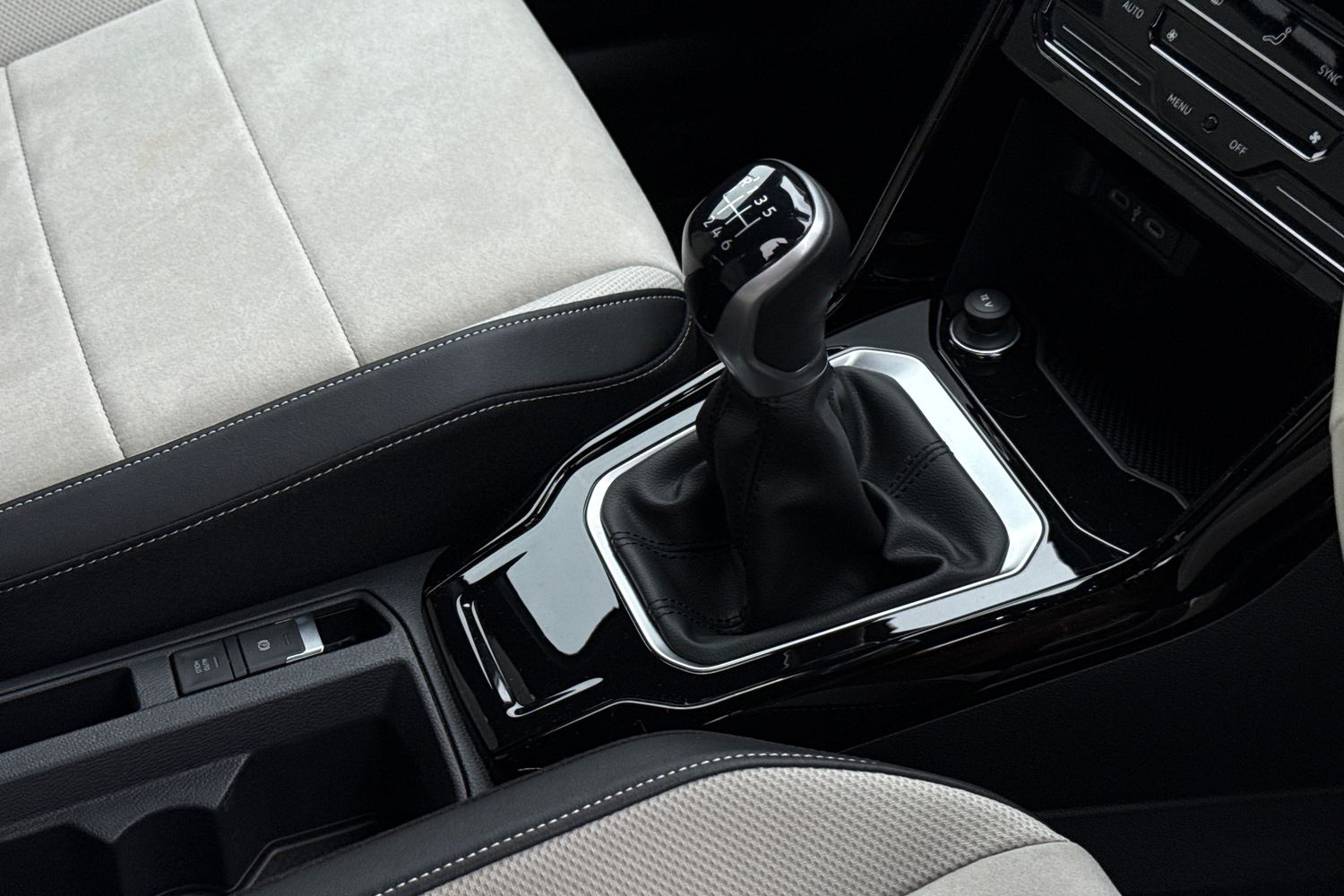 Used Volkswagen T-Roc 2023 for sale - 76185965: Photo 23