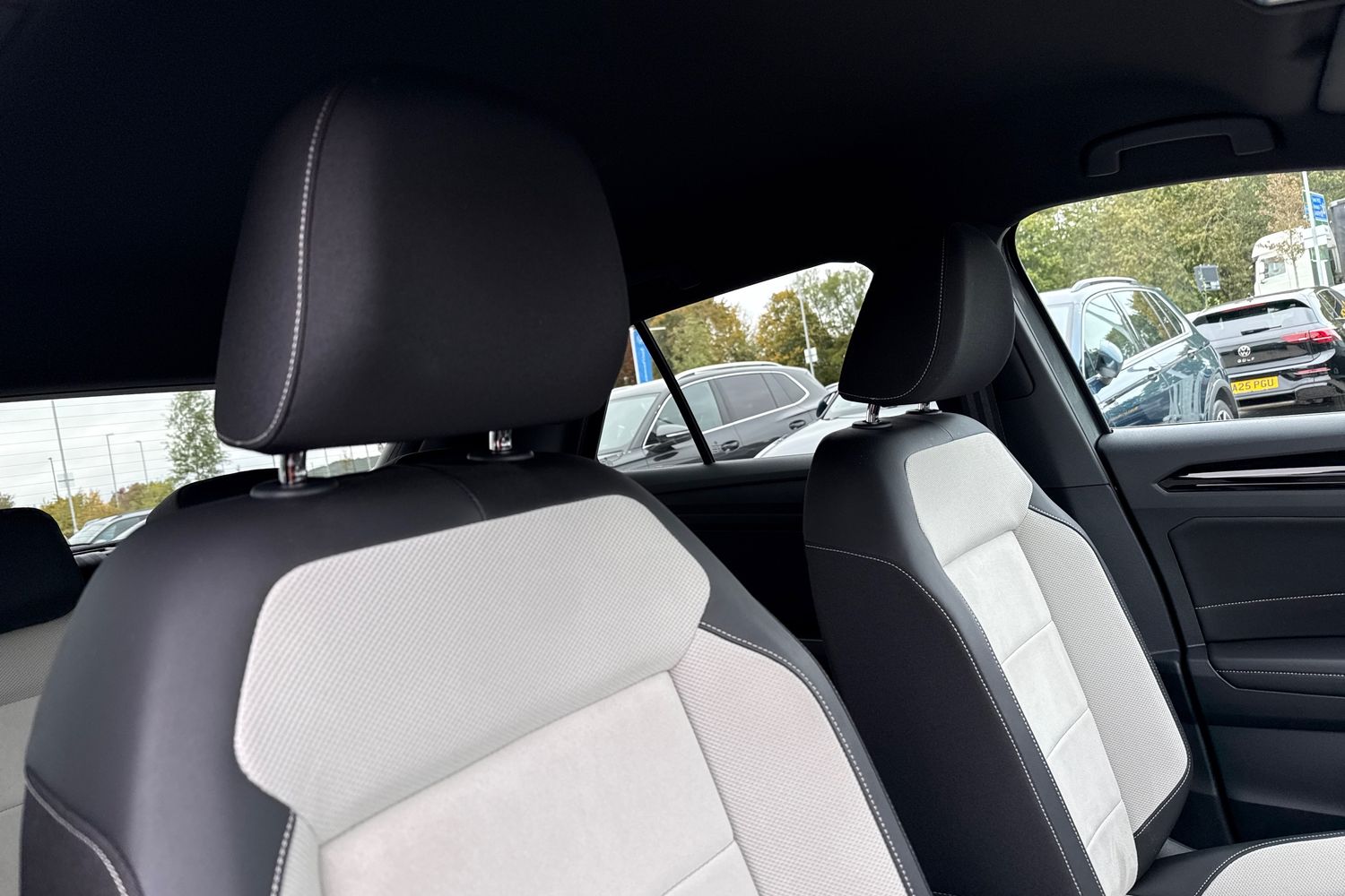 Used Volkswagen T-Roc 2023 for sale - 76185965: Photo 24