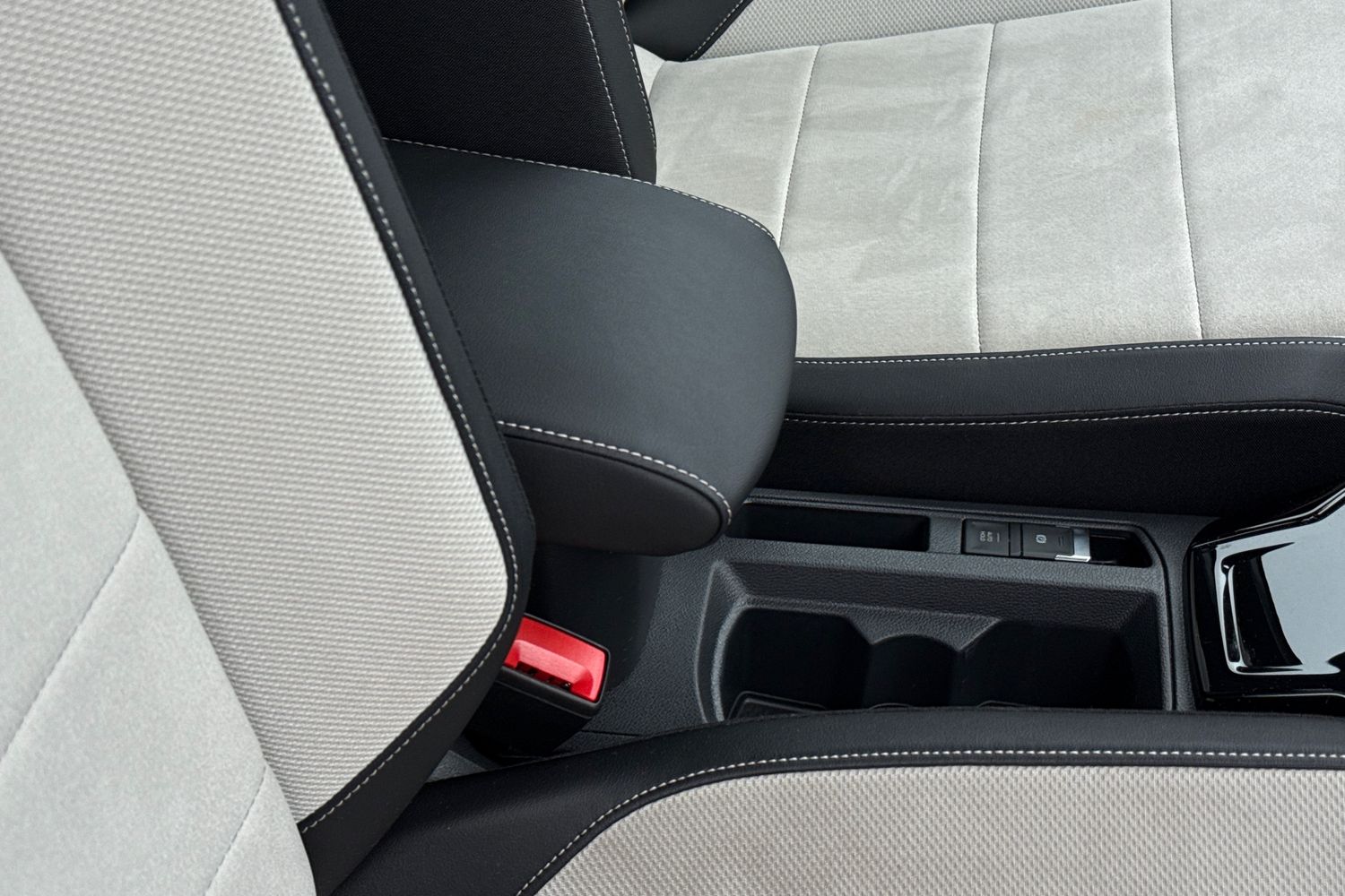 Used Volkswagen T-Roc 2023 for sale - 76185965: Photo 32